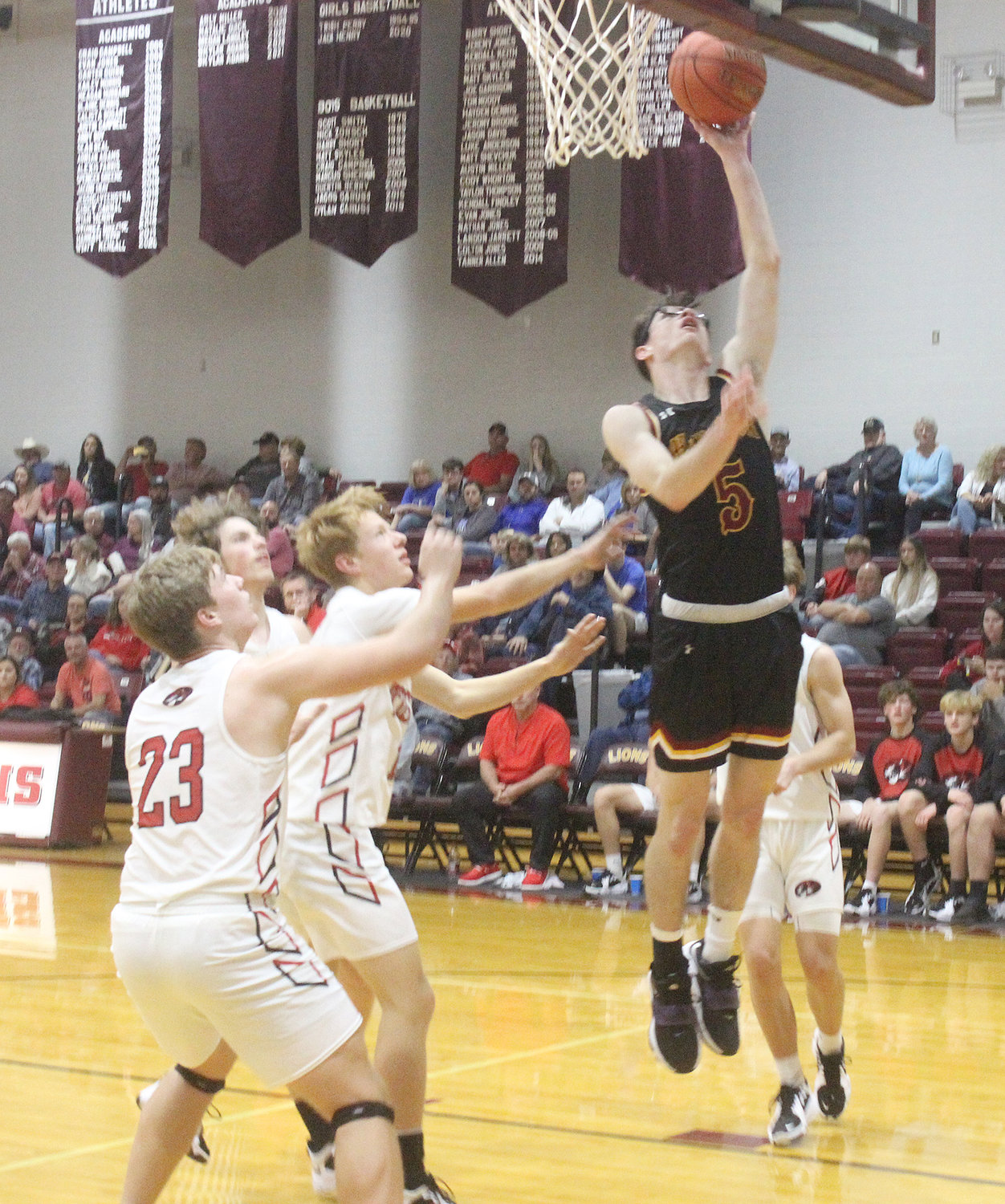 Mansfield’s Chase Kelley goes up for a lay-up against Houston in the third place game.